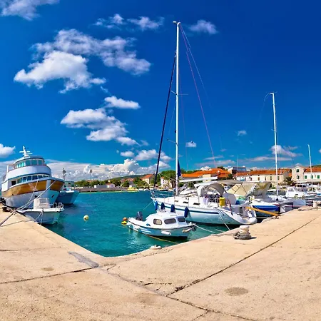 In Sv. Filip I Jakov 53959 *