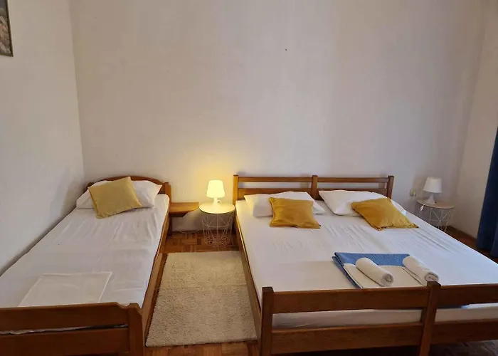 Appartement In Sv. Filip I Jakov 53959